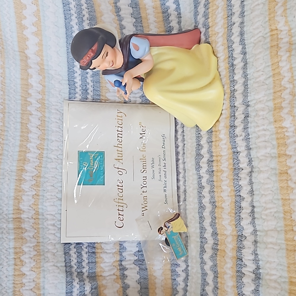 Snow White Disney Sculpture - "Won't You Smile For Me?"